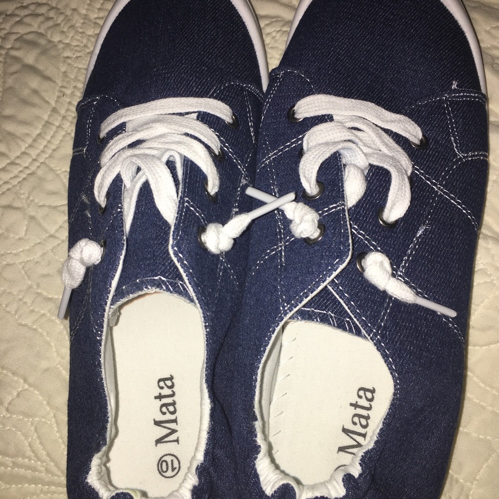 Never worn women’s shoes